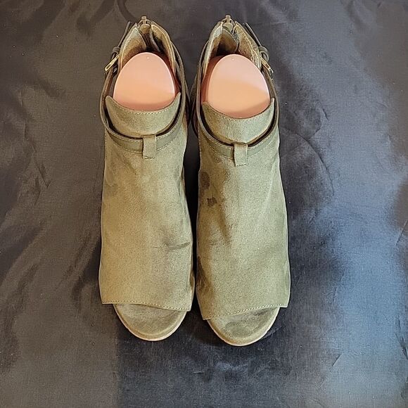 KENNETH COLE REACTION HIT HOODED WOMEN"S ANKLE  BUCKLE STRAP CLOSURE BOOTS - Picture 2 of 16